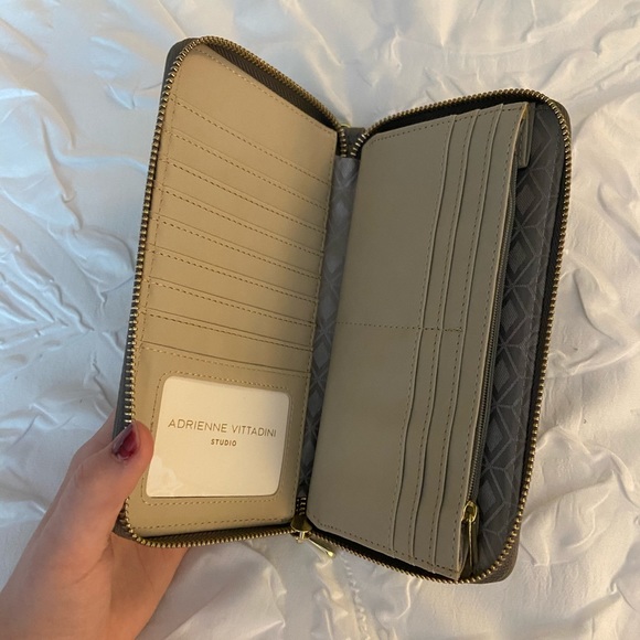Adrianne Vittadini Grey Wristlet Wallet - Picture 3 of 4